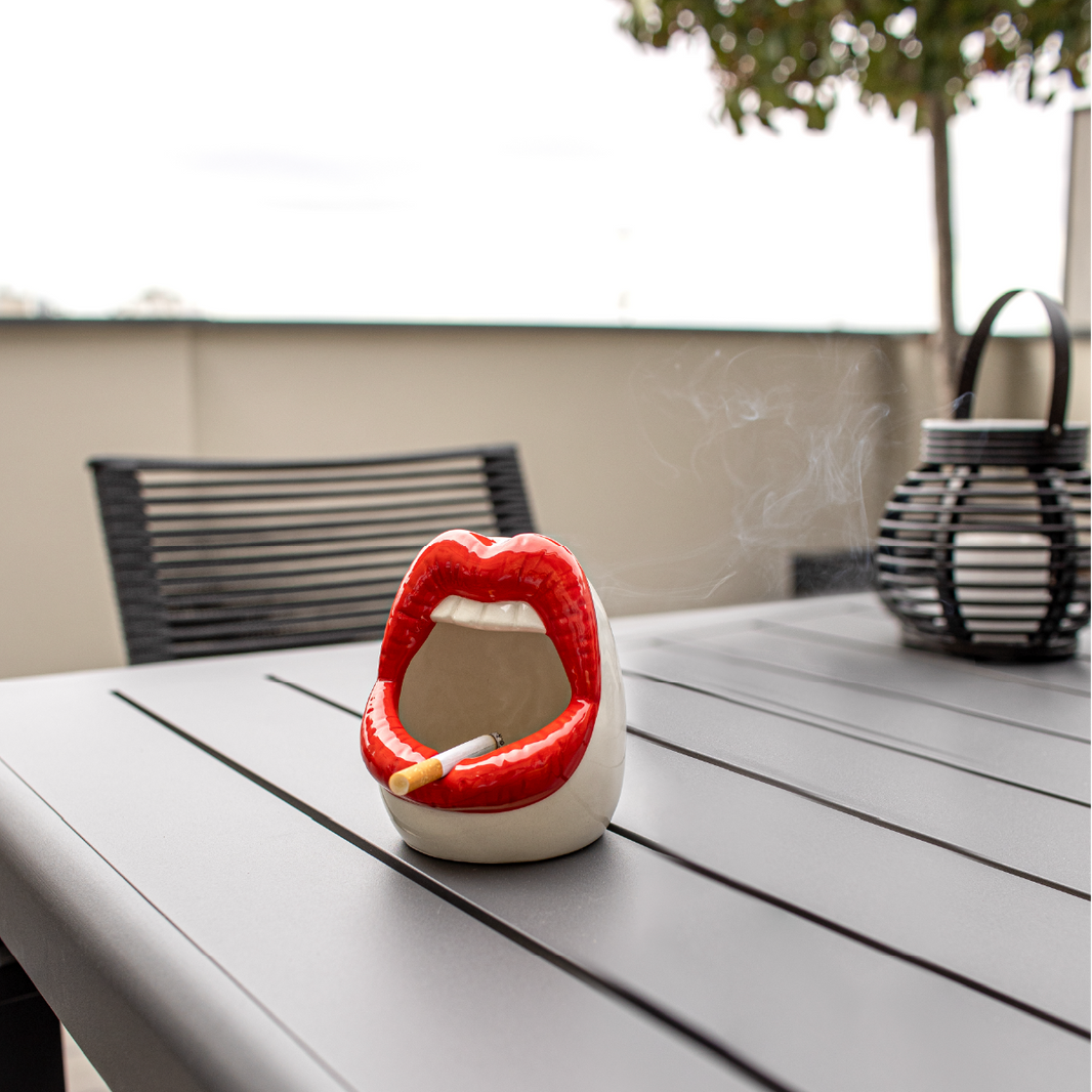 Cendrier bouche