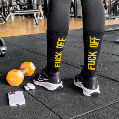 Chaussettes "Fuck off" noires et jaunes