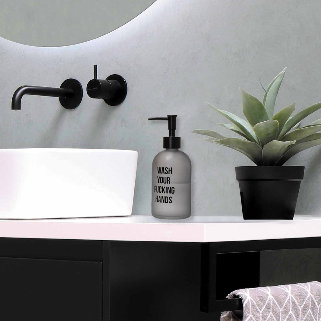 Distributeur de savon “Wash Your Fucking Hands”