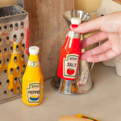 Salière et poivrière ketchup moutarde