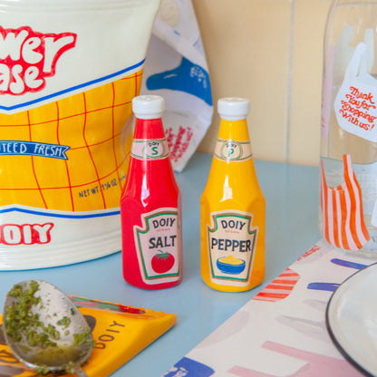 Salière et poivrière ketchup moutarde